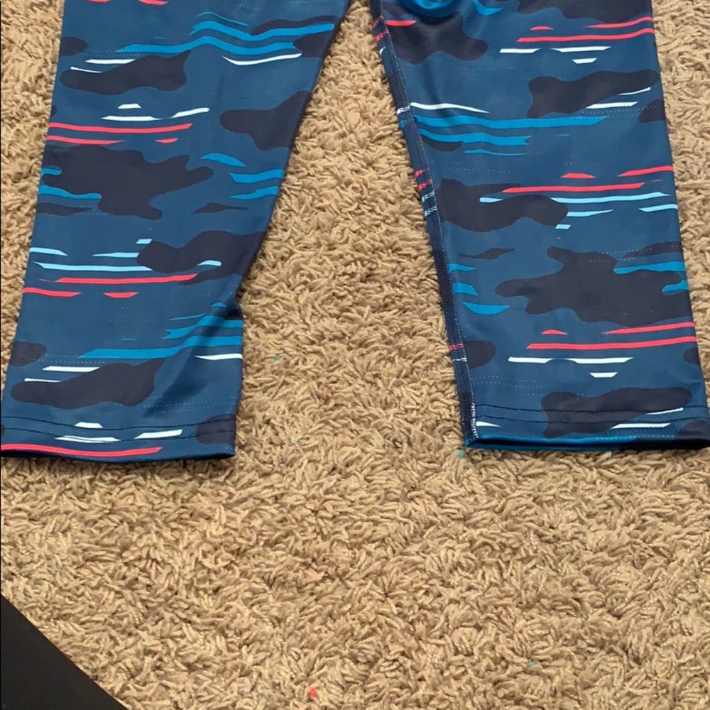 Reebok capris - Picture 2 of 3